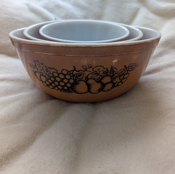 Pyrex | Kitchen | Pyrex Brown Mixing Bowls With Fruit Design | Poshmark